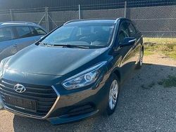Grau Gebraucht 2016 Hyundai i40 Trend Limousine | 4.190 € (Guter Preis)