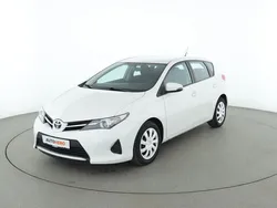 Weiß Gebraucht 2015 Toyota Auris Cool Limousine | 9.860 € (Fairer Preis)