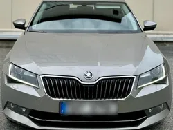 Braun Gebraucht 2016 Skoda Superb Kombi | 7.799 €