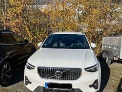 Weiß Gebraucht 2024 Volvo XC40 Core SUV | 34.990 € (Fairer Preis)