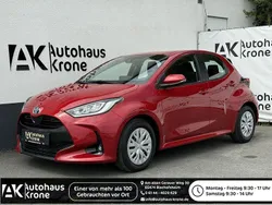 Rot Gebraucht 2023 Toyota Yaris Hybrid Limousine | 17.990 € (Superpreis)