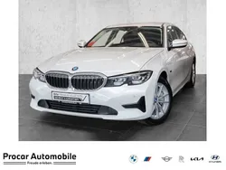 Weiß Gebraucht 2022 BMW 330 Advantage Limousine | 28.970 € (Fairer Preis)
