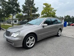 Gold Gebraucht 2003 Mercedes 220 Avantgarde Kombi | 5.200 €