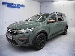 Grün Gebraucht 2024 Dacia Jogger Extreme Van / Kleinbus | 22.270 € (Etwas zu teuer)