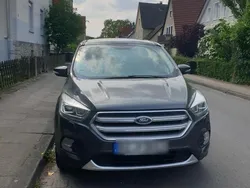 Grau Gebraucht 2017 Ford Escape SUV | 9.499 €