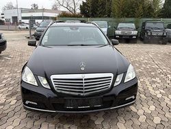 Schwarz Gebraucht 2010 Mercedes E200 Kombi | 7.450 € (Superpreis)