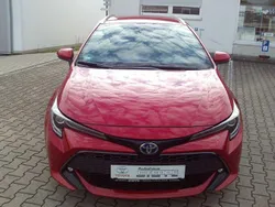 Rot micametallic Gebraucht 2022 Toyota Corolla Team Kombi | 25.900 € (Guter Preis)