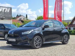 Mysticschwarz mica (metallic) Gebraucht 2022 Toyota Yaris Hybrid Team Kleinwagen | 18.910 € (Fairer Preis)