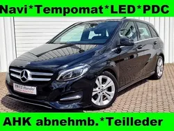 Schwarz Gebraucht 2019 Mercedes B180 Style Van / Kleinbus | 16.840 € (Fairer Preis)