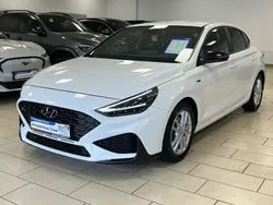 Weiß Gebraucht 2023 Hyundai i30 N Line Limousine | 28.000 €