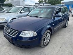 Blau Gebraucht 2001 VW Passat Kombi | 999 € (Superpreis)