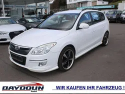 Weiß Gebraucht 2009 Hyundai i30 Style Kombi | 2.500 €