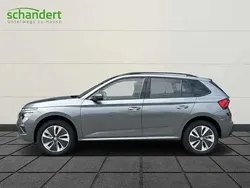 Graphitegrau metallic (grau) metallic Gebraucht 2024 Skoda Kamiq Selection SUV | 29.940 € (Teuer)