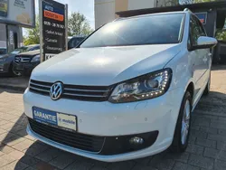Weiß Gebraucht 2014 VW Touran Life Van / Kleinbus | 6.890 € (Fairer Preis)