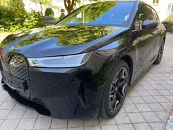 Black sapphire metallic Gebraucht 2024 BMW iX Sport Line SUV | 71.500 € (Fairer Preis)