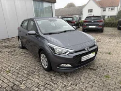 Star dust Gebraucht 2017 Hyundai i20 Trend Limousine | 10.990 € (Teuer)