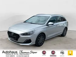 Silber Gebraucht 2020 Hyundai i30 Style Kombi | 16.550 € (Fairer Preis)