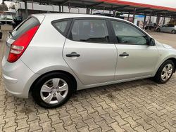 Silber Gebraucht 2009 Hyundai i30 Classic Limousine | 3.100 € (Etwas zu teuer)