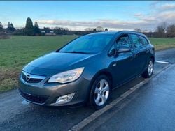Grau Gebraucht 2011 Opel Astra Cosmo Kombi | 3.900 € (Guter Preis)