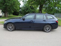 Blau Gebraucht 2022 BMW 320 Sport Line Kombi | 23.888 € (Guter Preis)
