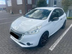 Weiß Gebraucht 2012 Peugeot 208 Kleinwagen | 1.400 € (Superpreis)