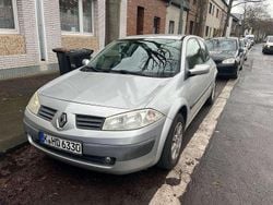 Silber Gebraucht 2005 Renault Mégane Coupé Coupé | 2.000 €