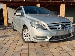 Grau Gebraucht 2014 Mercedes 180 Limousine | 8.750 €