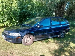 Blau Gebraucht 2004 Volvo V40 Kombi | 3.700 €