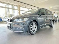 Grau Gebraucht 2019 VW Touran IQ Drive Van / Kleinbus | 19.499 € (Guter Preis)