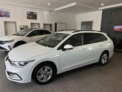 Weiß Gebraucht 2021 VW Golf VIII Kombi | 16.185 € (Guter Preis)