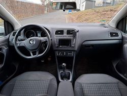 Weiß Gebraucht 2014 VW Polo Comfortline Kleinwagen | 5.600 € (Fairer Preis)