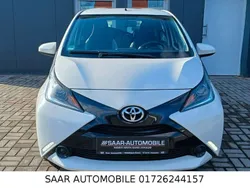 Weiß Gebraucht 2016 Toyota Aygo X-play Kleinwagen | 6.999 € (Guter Preis)