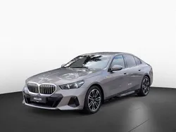 Oxide grey ii Gebraucht 2024 BMW 520 M Sport Limousine | 52.990 € (Superpreis)