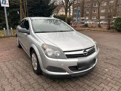Grau Gebraucht 2005 Opel Astra GTC Limousine | 2.200 € (Fairer Preis)