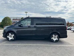 Grau Gebraucht 2024 Mercedes V300 Avantgarde Van / Kleinbus | 71.600 € (Etwas zu teuer)