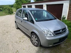 Grau Gebraucht 2004 Opel Meriva Essentia Van / Kleinbus | 2.950 € (Teuer)