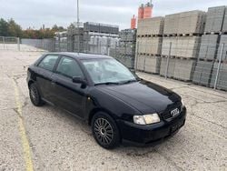 Schwarz Gebraucht 2000 Audi A3 Attraction Limousine | 550 € (Guter Preis)