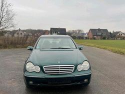 Grün Gebraucht 2000 Mercedes C200 Limousine | 2.499 €