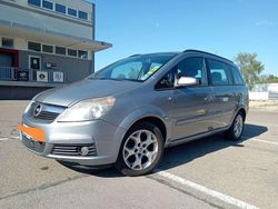 Grau Gebraucht 2005 Opel Zafira Edition Van / Kleinbus | 2.300 € (Fairer Preis)