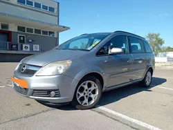 Grau Gebraucht 2005 Opel Zafira Edition Van / Kleinbus | 2.300 € (Fairer Preis)