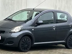 Grau Gebraucht 2009 Toyota Aygo Cool Kleinwagen | 2.225 € (Fairer Preis)