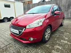 Rot Gebraucht 2013 Peugeot 208 Active Kleinwagen | 5.990 € (Fairer Preis)