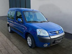 Blau Gebraucht 2006 Peugeot Partner Tendance Van / Kleinbus | 2.480 € (Fairer Preis)