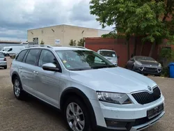 Weiß Gebraucht 2016 Skoda Octavia Scout 4x4 Kombi | 14.999 € (Fairer Preis)