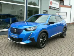Vertigo blau met. Gebraucht 2023 Peugeot e-2008 Allure SUV | 23.500 € (Fairer Preis)