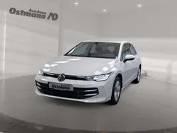 Weiß (pure white) Gebraucht 2024 VW Golf VIII Life Limousine | 25.250 € (Fairer Preis)