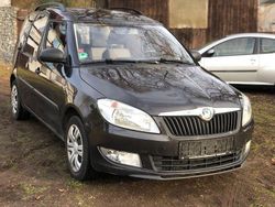 Braun Gebraucht 2010 Skoda Roomster Plus Edition Van / Kleinbus | 1.599 € (Fairer Preis)