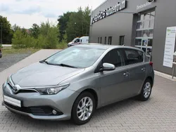 Grau Gebraucht 2017 Toyota Auris Comfort Limousine | 10.500 € (Guter Preis)