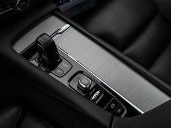 Blau Gebraucht 2021 Volvo XC90 R-Design SUV | 53.890 € (Etwas zu teuer)