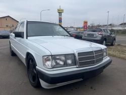 Weiß Gebraucht 1989 Mercedes 190 Limousine | 3.990 €